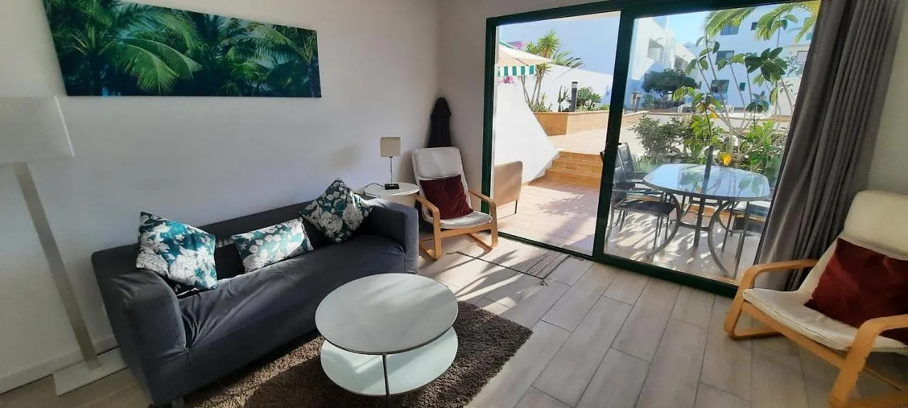 Lanzarote Beach Apartment: Beachfront Oasis in Costa Teguise Apartment